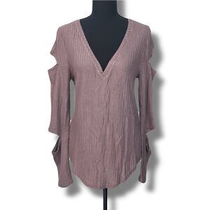 New Chaser Thermal Vented V-Neck Muted Lilac Cut Out Long Sleeve Top Medium